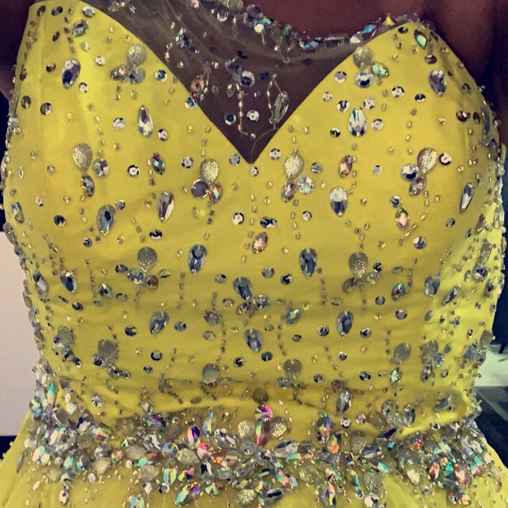 New with tags! Yellow one shoulder sequin dress🌼 - Picture 4 of 8
